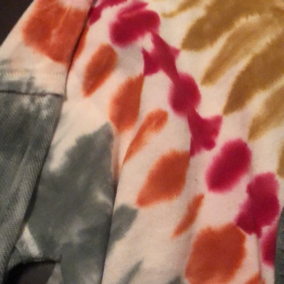 $59 NWT sz L oversized tie dye v neck sweatshirt - Picture 3 of 4